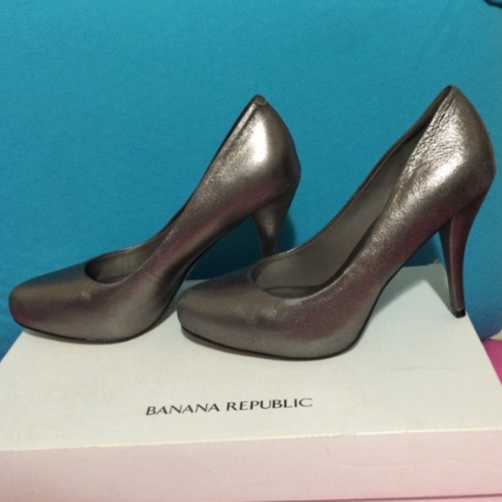 Metallic Banana Republic Pumps